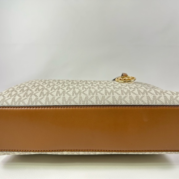 NEW Women’s Michael Kors Small Ruthie Logo Satchel/Tote Vanilla - Picture 9 of 12